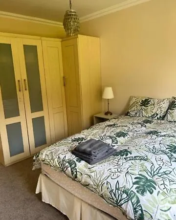 Sleeps 7. Town Center. 度假居