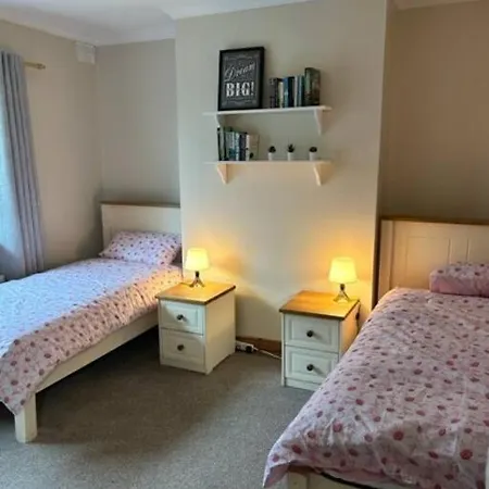 度假居 Sleeps 7. Town Center. *