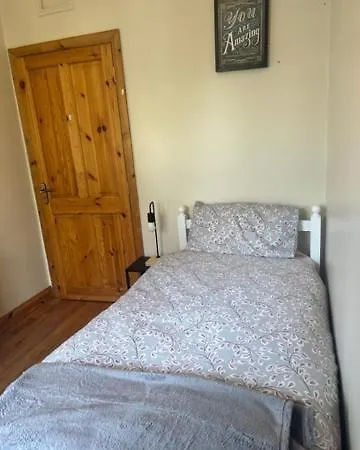 Sleeps 7. Town Center. *