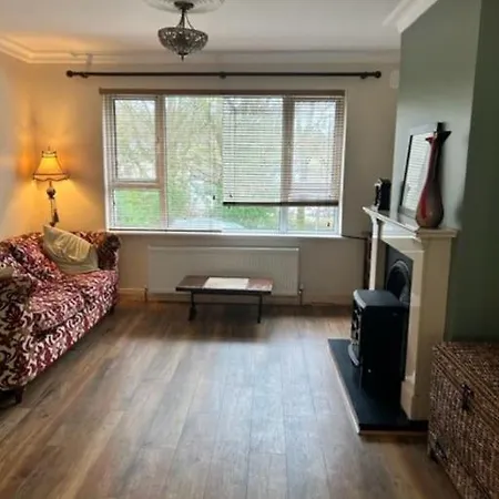 Sleeps 7. Town Center. *