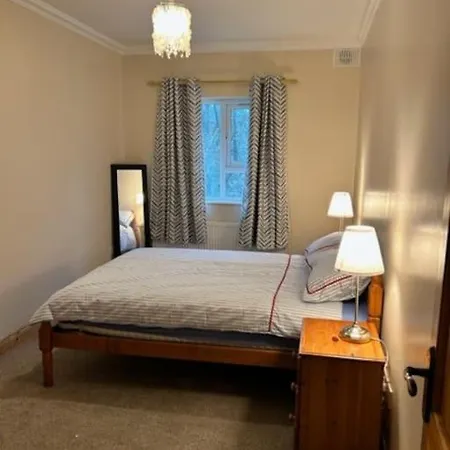 Sleeps 7. Town Center. 度假居