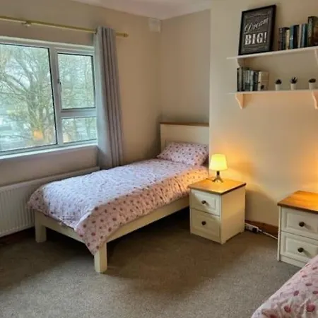 Sleeps 7. Town Center. *